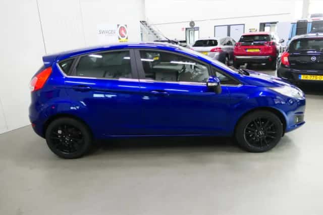 Ford Fiesta (2014) thumbnail 3