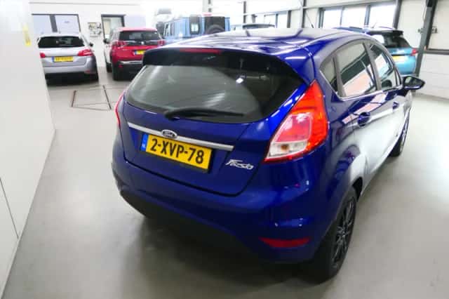 Ford Fiesta (2014) thumbnail 4