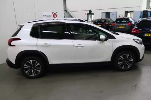 Peugeot 2008 (2017) thumbnail 3