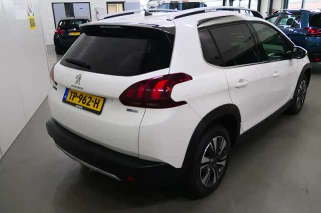 Peugeot 2008 (2017) thumbnail 4