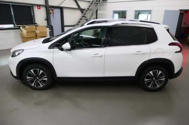 Peugeot 2008 (2017) thumbnail 6