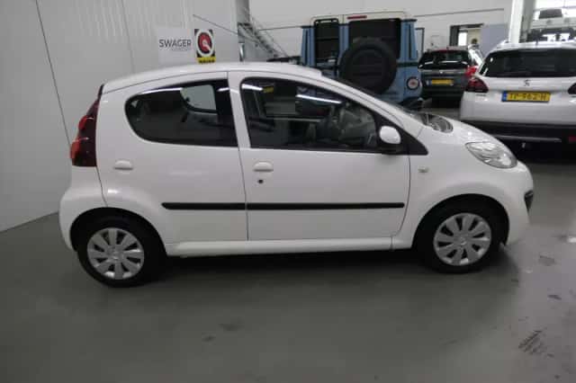 Peugeot 107 (2012) thumbnail 3