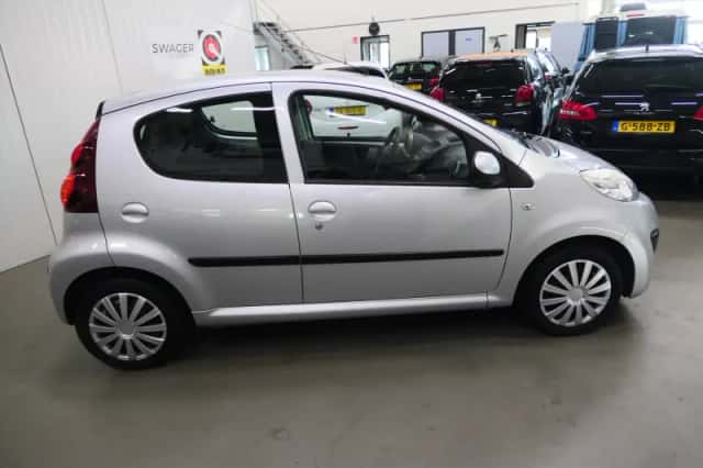 Peugeot 107 (2013) thumbnail 6
