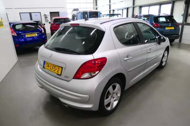 Peugeot 207 (2010) thumbnail 4