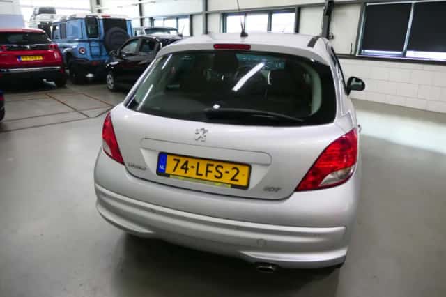 Peugeot 207 (2010) thumbnail 5