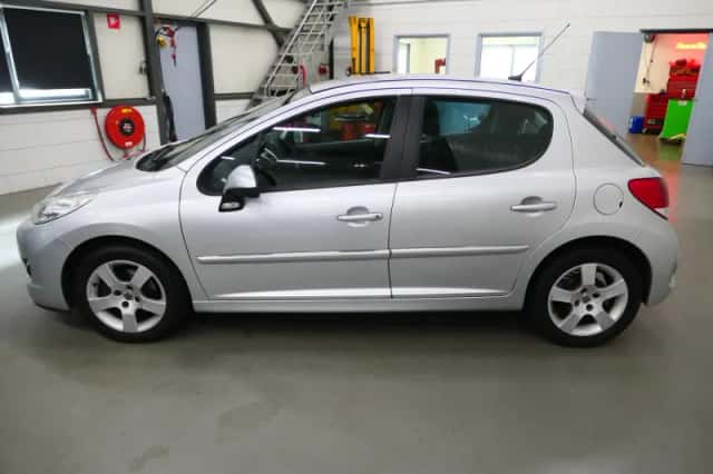 Peugeot 207 (2010) thumbnail 6