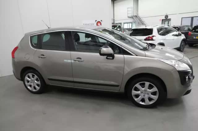 Peugeot 3008 (2009) thumbnail 3