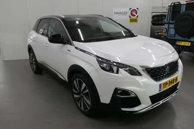 Peugeot 3008 (2018) thumbnail 2