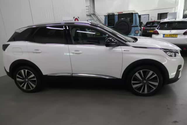 Peugeot 3008 (2018) thumbnail 3