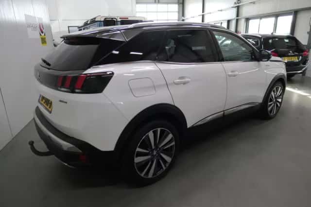 Peugeot 3008 (2018) thumbnail 4
