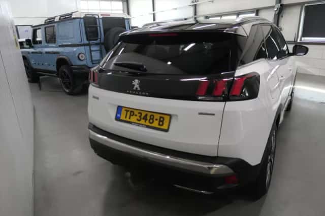 Peugeot 3008 (2018) thumbnail 5