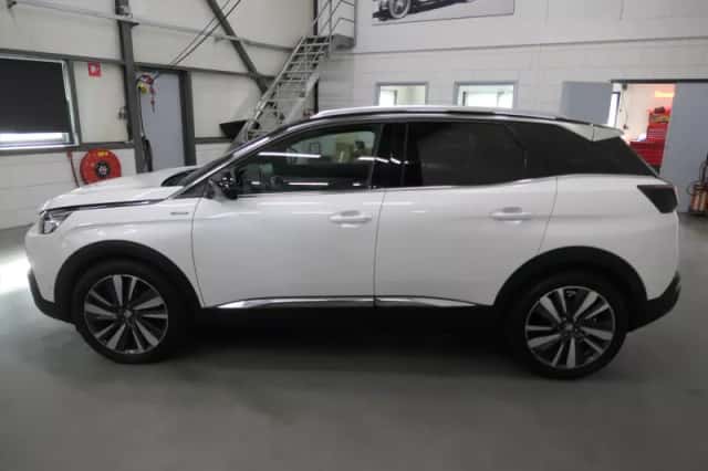 Peugeot 3008 (2018) thumbnail 6
