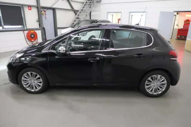 Peugeot 208 (2016) thumbnail 6