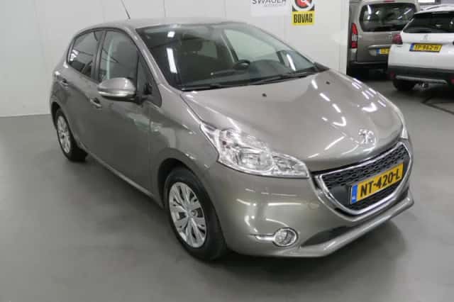 Peugeot 208 (2013) thumbnail 2