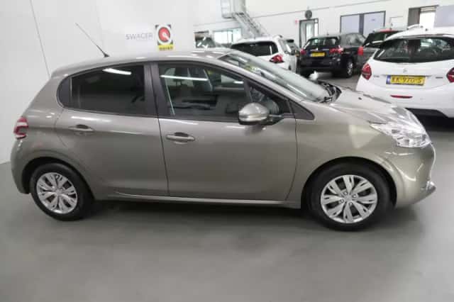 Peugeot 208 (2013) thumbnail 3