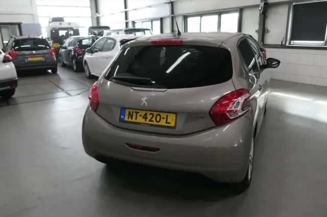 Peugeot 208 (2013) thumbnail 5