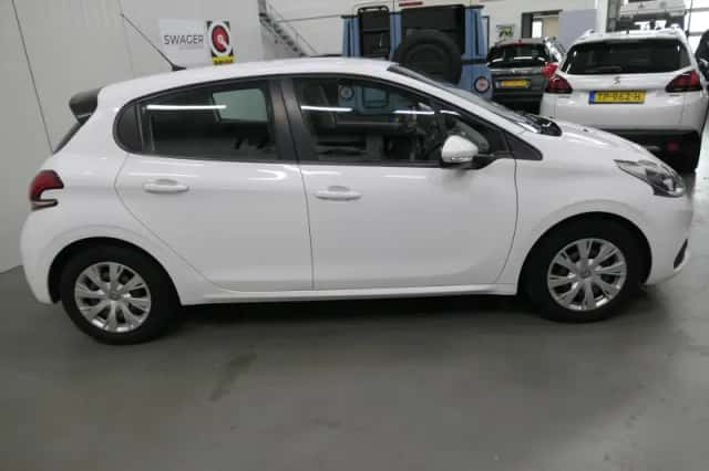 Peugeot 208 (2018) thumbnail 3
