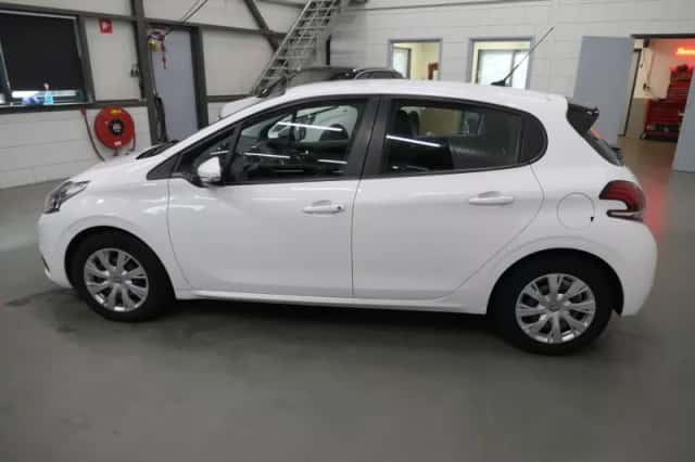 Peugeot 208 (2018) thumbnail 6
