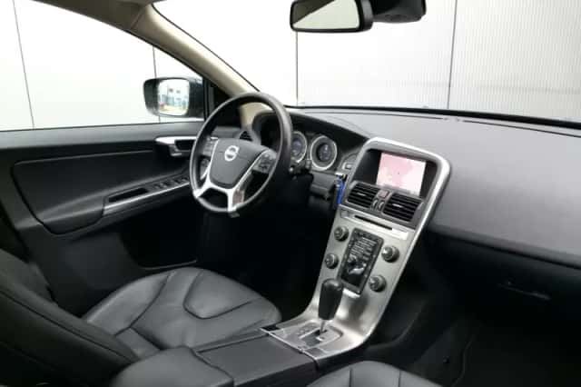 Volvo XC60 (2012) thumbnail 3
