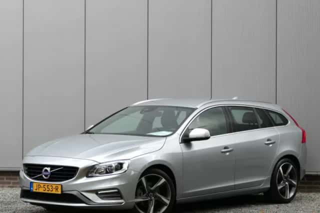 Volvo V60 (2016) thumbnail 1