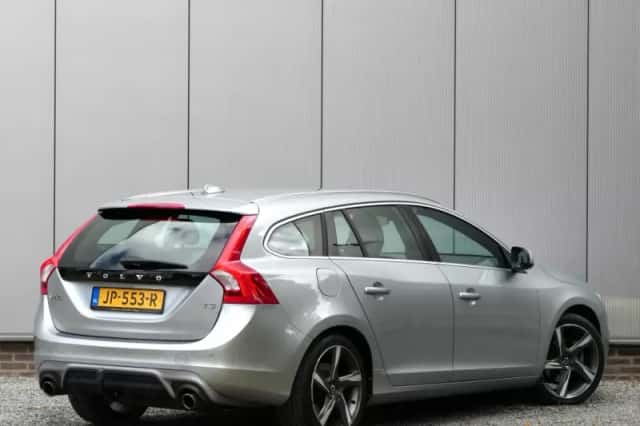 Volvo V60 (2016) thumbnail 2