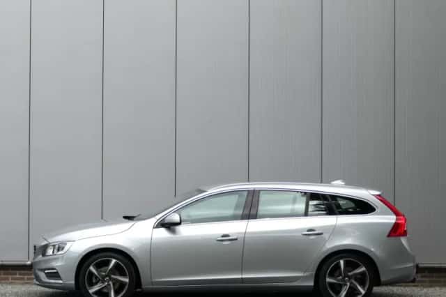 Volvo V60 (2016) thumbnail 5