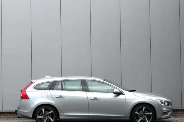 Volvo V60 (2016) thumbnail 6
