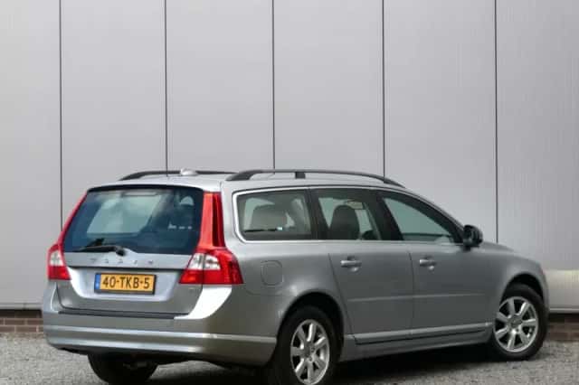 Volvo V70 (2012) thumbnail 2