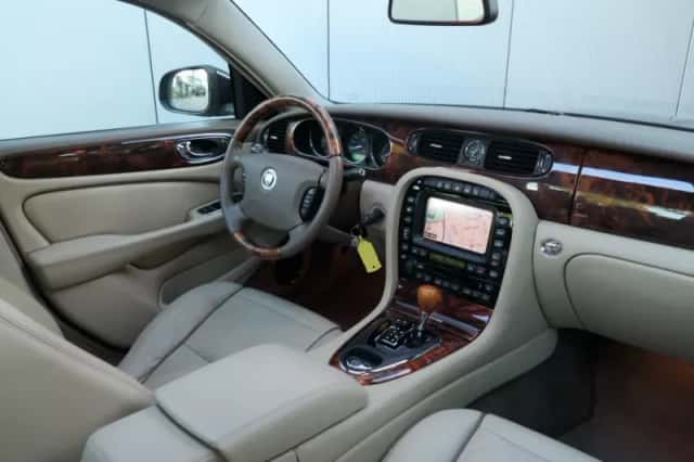 Jaguar XJ (2008) thumbnail 3