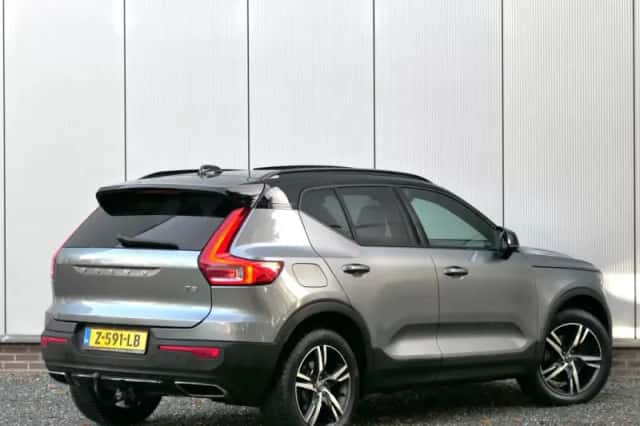 Volvo XC40 (2018) thumbnail 2