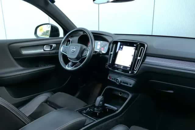 Volvo XC40 (2018) thumbnail 3