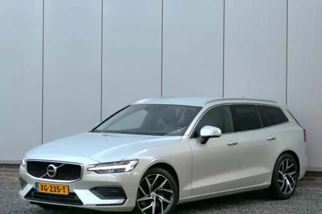 Volvo V60 (2019) thumbnail 1