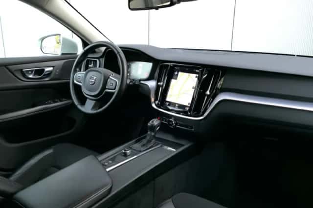 Volvo V60 (2019) thumbnail 3