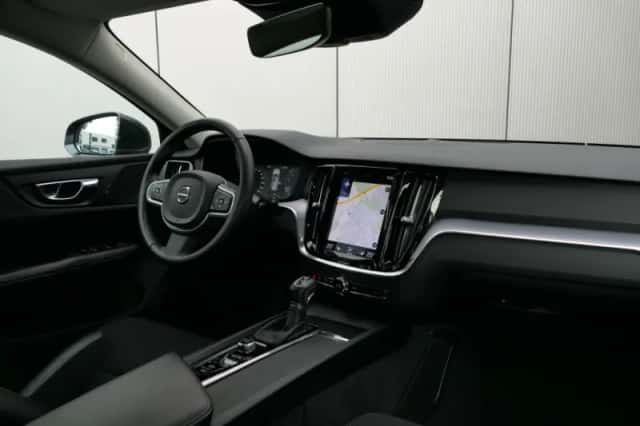Volvo V60 (2019) thumbnail 3