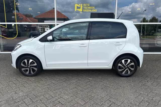 Volkswagen Up! (2022) thumbnail 2