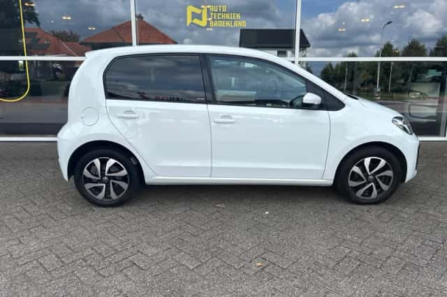 Volkswagen Up! (2022) thumbnail 3