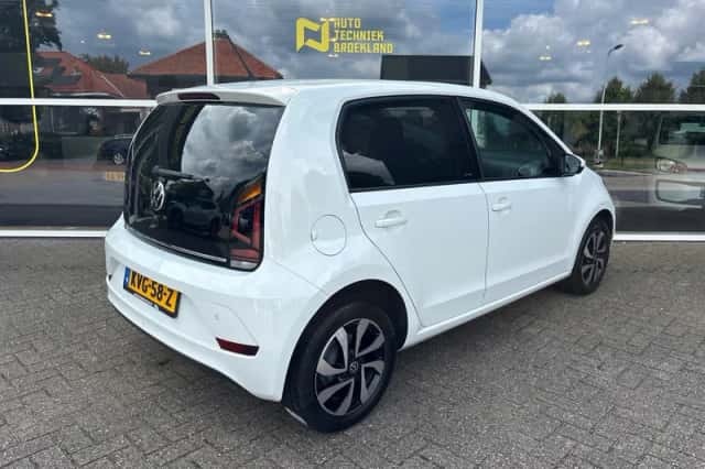 Volkswagen Up! (2022) thumbnail 4