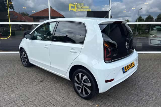 Volkswagen Up! (2022) thumbnail 5