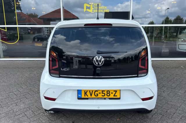 Volkswagen Up! (2022) thumbnail 6
