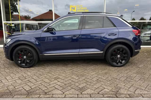 Volkswagen T-Roc (2019) thumbnail 2