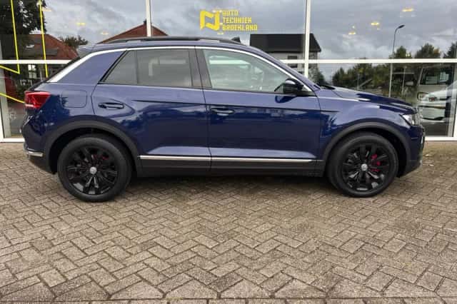 Volkswagen T-Roc (2019) thumbnail 3