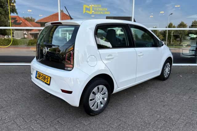 Volkswagen Up! (2018) thumbnail 4