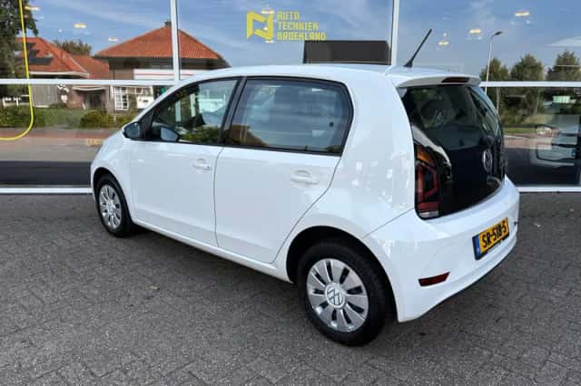 Volkswagen Up! (2018) thumbnail 5