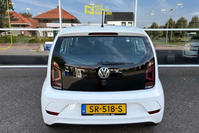 Volkswagen Up! (2018) thumbnail 6