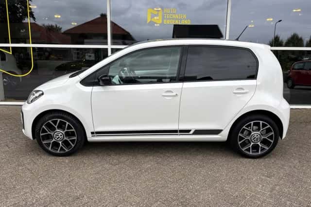 Volkswagen Up! (2017) thumbnail 2