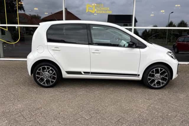 Volkswagen Up! (2017) thumbnail 3
