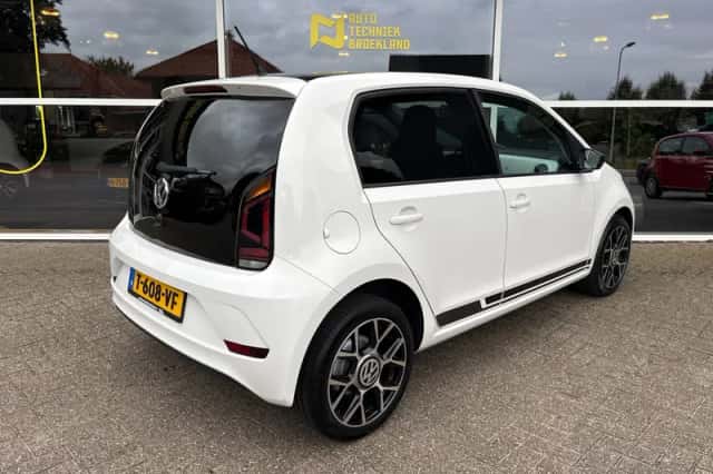 Volkswagen Up! (2017) thumbnail 4
