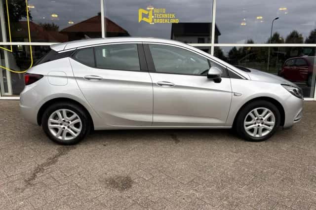 Opel Astra (2016) thumbnail 2