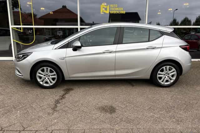 Opel Astra (2016) thumbnail 3