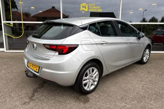 Opel Astra (2016) thumbnail 4